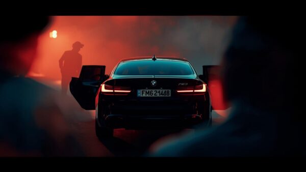 złodzieje kradną samochody premium